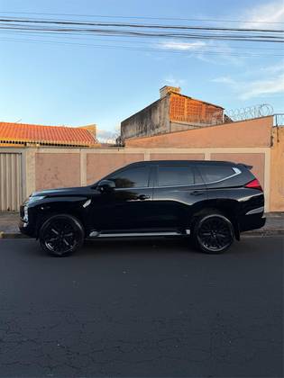 MITSUBISHI PAJERO SPORT 2.4 16V MIVEC TURBO DIESEL LEGEND BLACK AWD AUTOMÁTICO